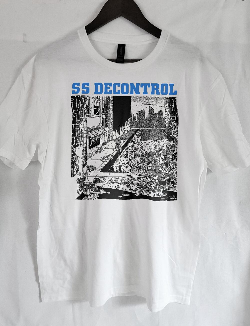 SS Decontrol band t shirt Size Large White